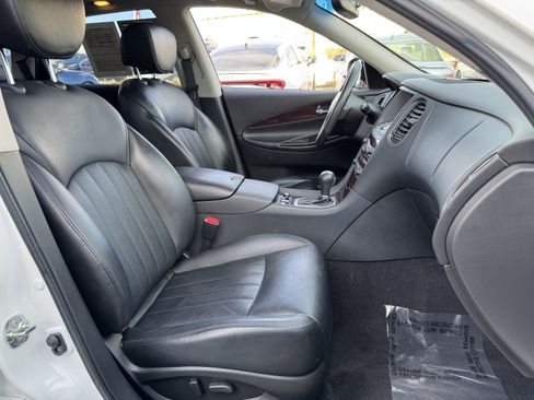 Used 2017 INFINITI QX50 2WD w/ Deluxe Touring Package image 36