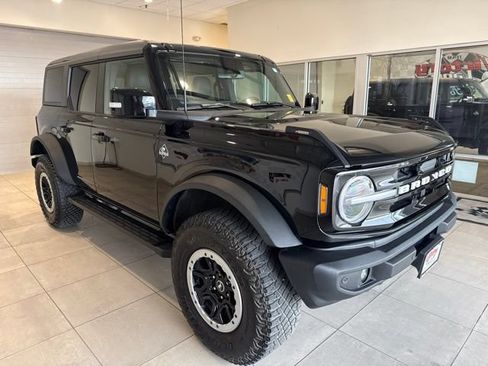 Used 2023 Ford Bronco Outer Banks w/ Sasquatch Package AWD/4WD image 3