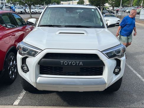 Used 2024 Toyota 4Runner TRD Off-Road Premium w/ Moonroof Package AWD/4WD image 3