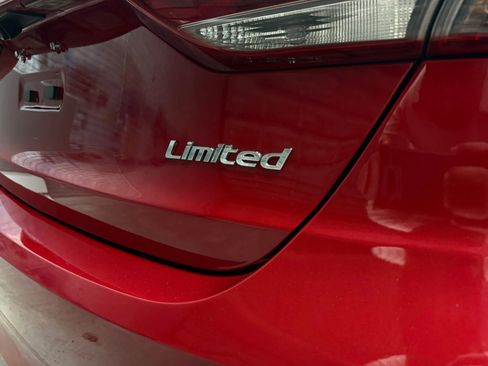 Used 2017 Hyundai Elantra Limited w/ Limited Ultimate Package 09 FWD image 9