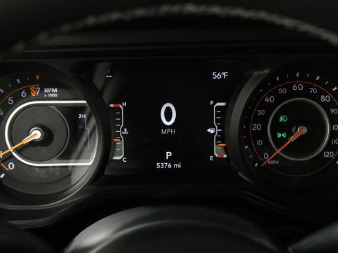 Used 2025 Jeep Gladiator Mojave w/ Convenience Group image 8