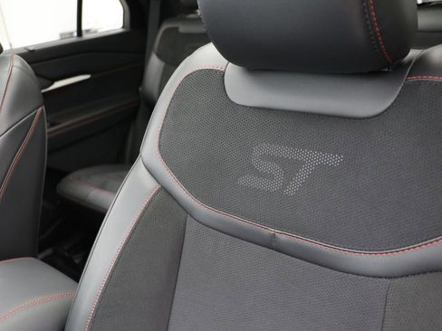 Used 2025 Ford Explorer ST image 19