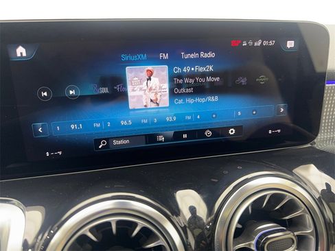 Used 2023 Mercedes-Benz EQB 300 4MATIC image 62