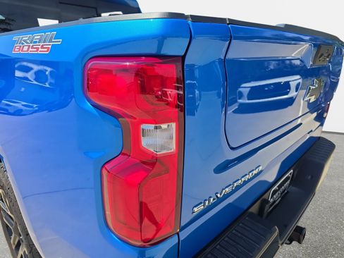 Used 2025 Chevrolet Silverado 1500 LT Trail Boss w/ Convenience Package II AWD/4WD image 31