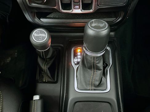 Used 2023 Jeep Wrangler Unlimited Sahara AWD/4WD image 25