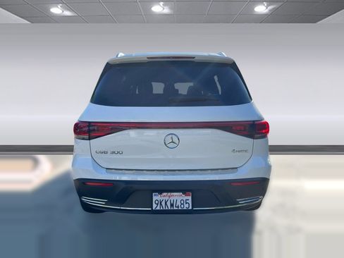 Used 2023 Mercedes-Benz EQB 300 4MATIC image 5