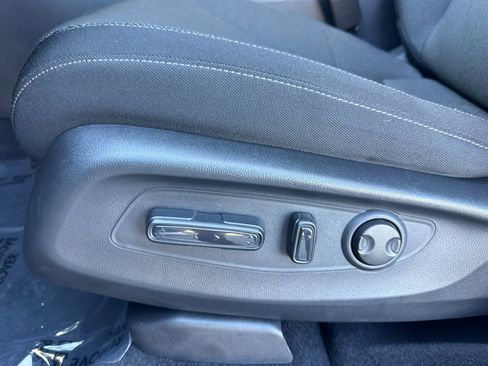 Used 2025 Honda CR-V EX image 15