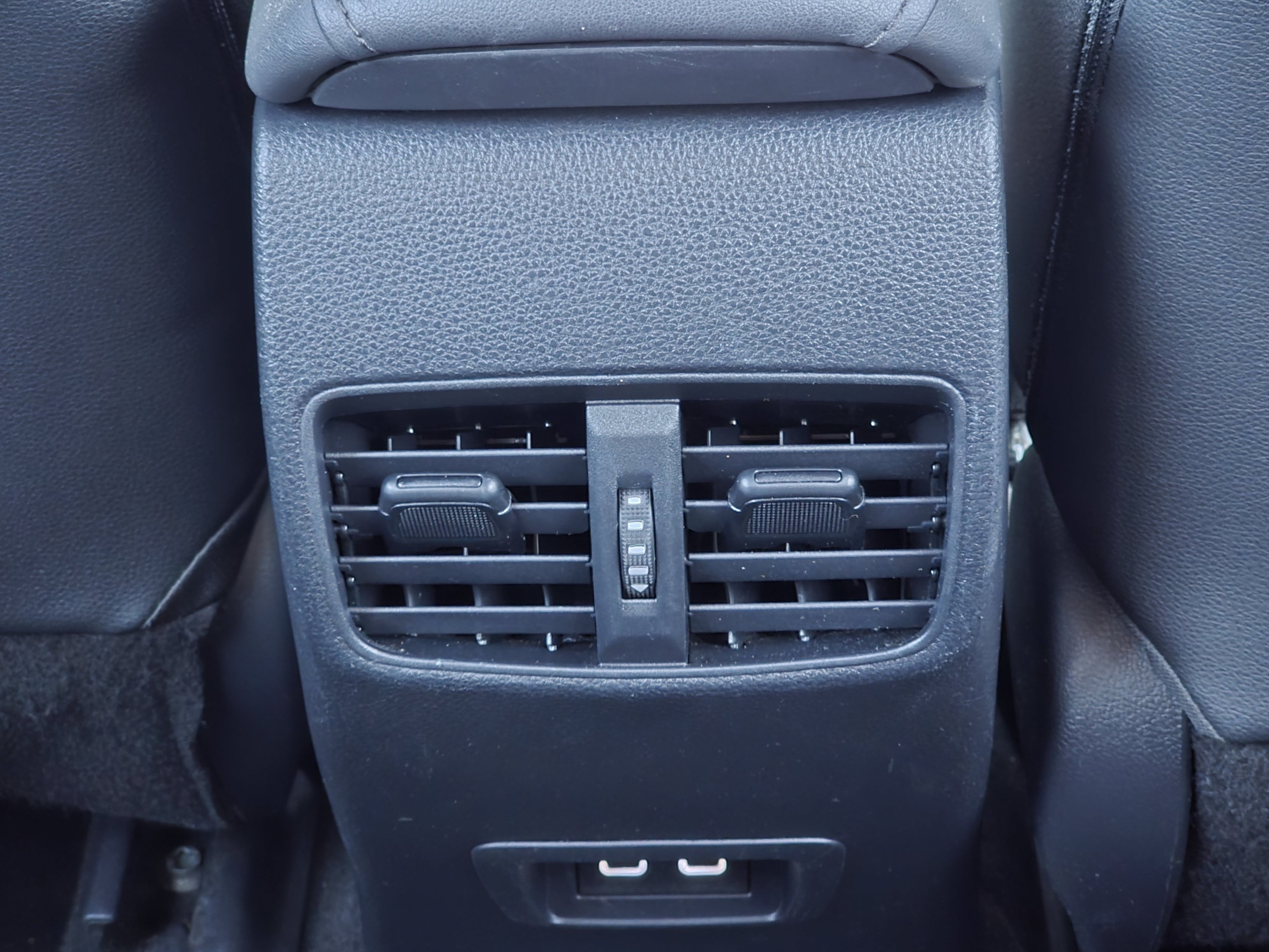 Used 2024 Toyota Corolla Cross XLE FWD image 31