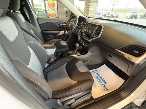 Used 2018 Jeep Cherokee Latitude image 24