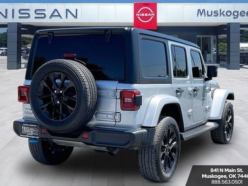 Used 2022 Jeep Wrangler Unlimited Sahara w/ Cold Weather Group AWD/4WD image 5