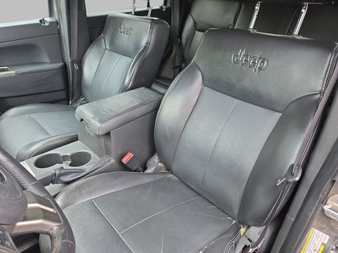 Used 2012 Jeep Liberty Limited Jet AWD/4WD image 15
