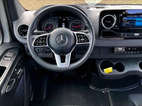 Used 2024 Mercedes-Benz Sprinter 2500 image 6