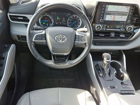 Used 2021 Toyota Highlander XLE image 12