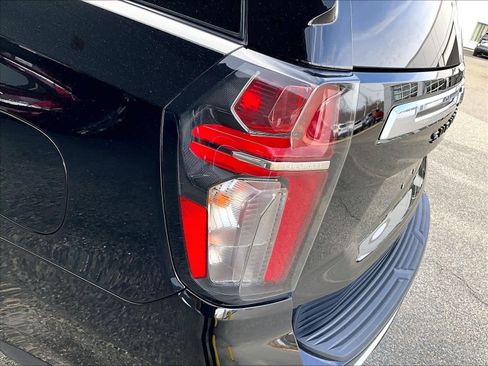 Used 2024 Chevrolet Suburban High Country image 35