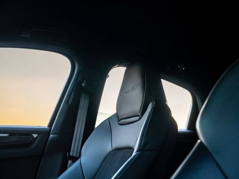 Certified 2023 Porsche Cayenne Turbo GT AWD/4WD image 5