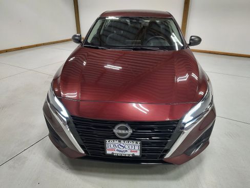 Used 2024 Nissan Altima 2.5 SV image 3