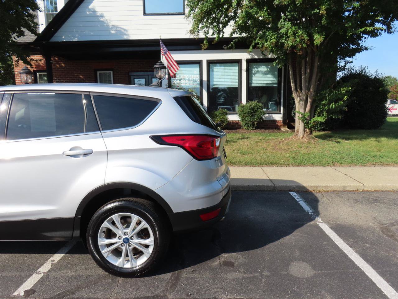Used 2019 Ford Escape SE FWD image 4