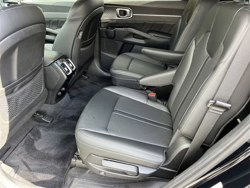 Used 2022 Kia Sorento SX image 17