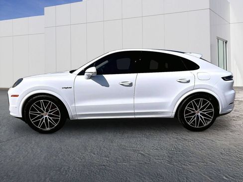 Certified 2025 Porsche Cayenne S AWD/4WD image 2