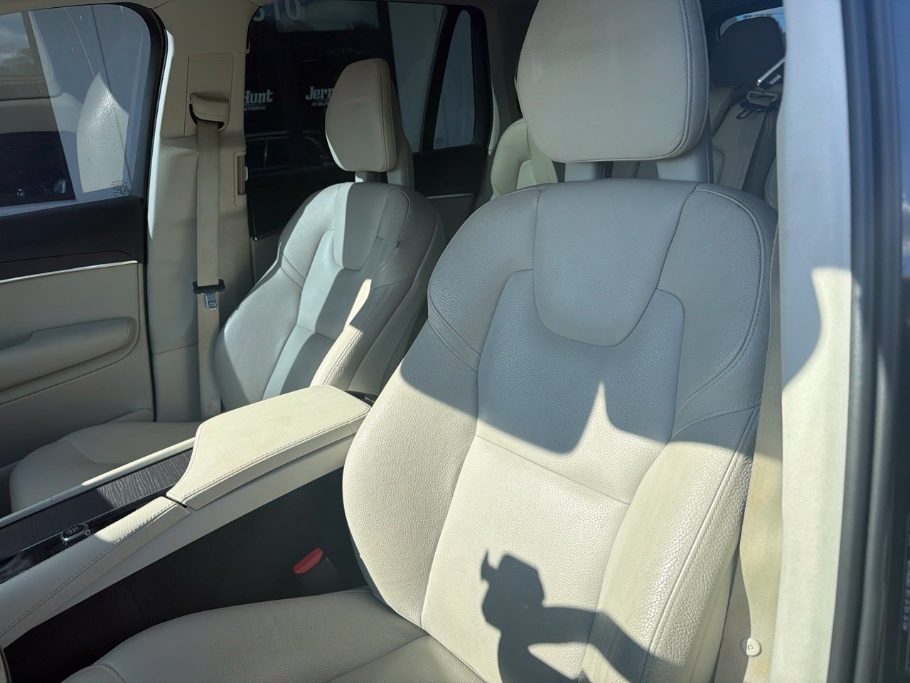 Used 2020 Volvo XC90 T6 Momentum AWD/4WD image 3