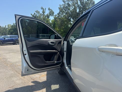 Used 2018 Jeep Compass Limited w/ Navigation Group AWD/4WD image 17