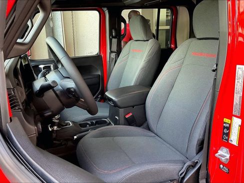 Used 2026 Jeep Gladiator Rubicon AWD/4WD image 3