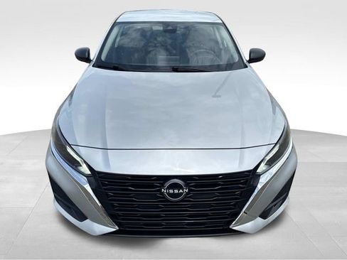 Used 2024 Nissan Altima 2.5 SV FWD image 3