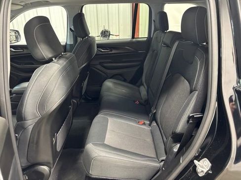 Used 2023 Jeep Grand Cherokee Laredo AWD/4WD image 16