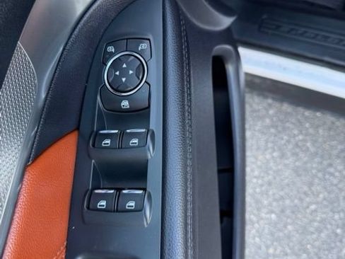 Used 2019 Ford Explorer XLT w/ Equipment Group 202A AWD/4WD image 16