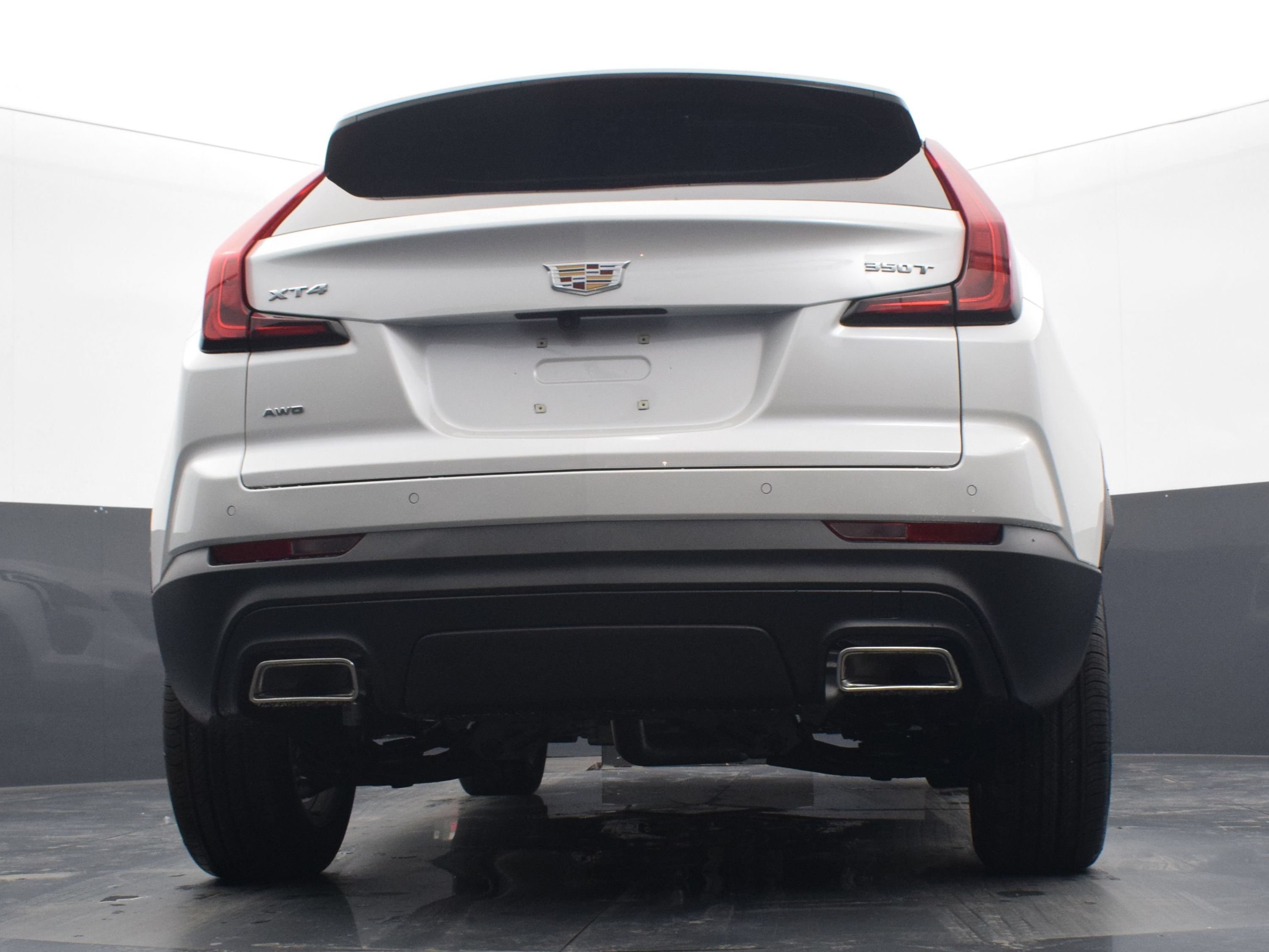 Used 2023 Cadillac XT4 Luxury w/ Cold Weather Package AWD/4WD image 18