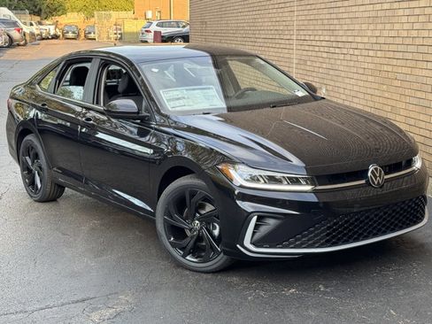 New 2025 Volkswagen Jetta SE image 4