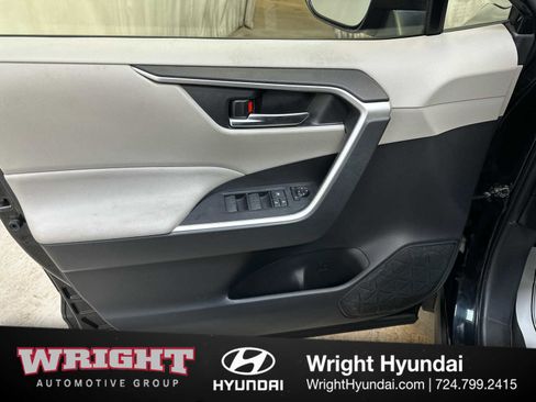 Used 2021 Toyota RAV4 XLE image 9