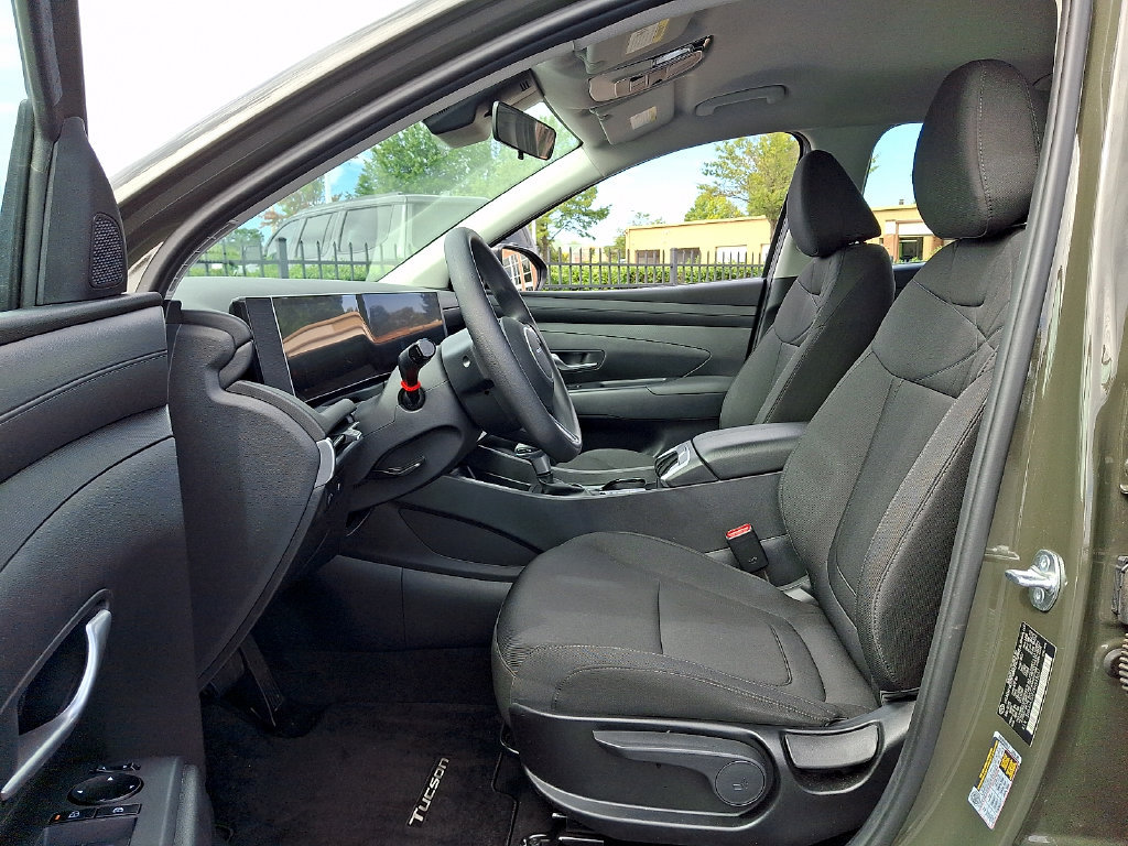 Used 2025 Hyundai Tucson SE FWD image 13
