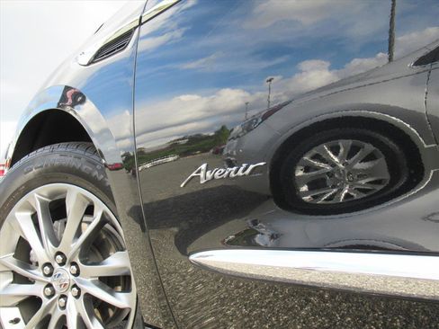 Used 2024 Buick Enclave Avenir w/ Avenir Technology Package image 7