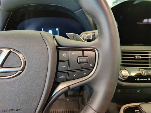 Used 2024 Lexus LS 500 RWD image 25