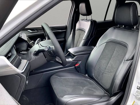 New 2026 Jeep Grand Cherokee Altitude RWD image 19