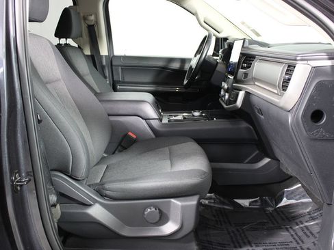 Used 2024 Ford Expedition XLT RWD image 10