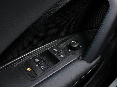 New 2026 Volkswagen Tiguan SE R-Line FWD image 6