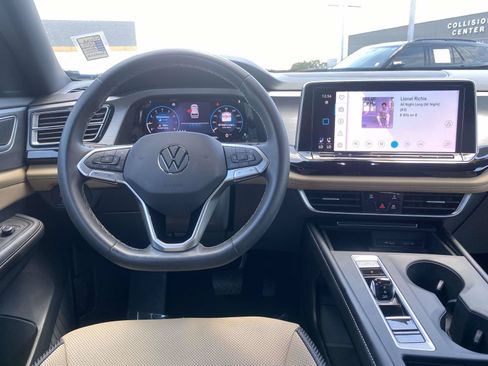 Used 2024 Volkswagen Atlas Cross Sport SE FWD image 12