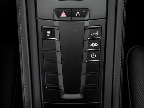 Used 2025 Porsche 718 Cayman image 21