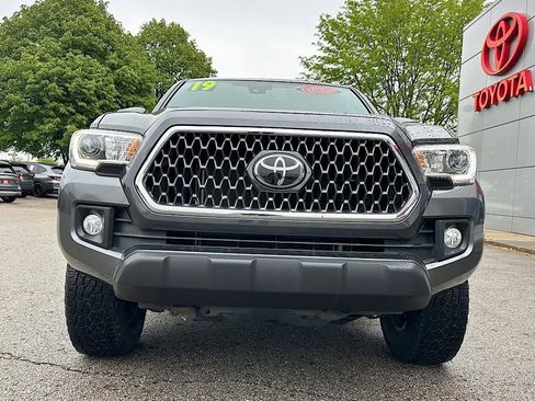 Certified 2019 Toyota Tacoma TRD Off-Road AWD/4WD image 9