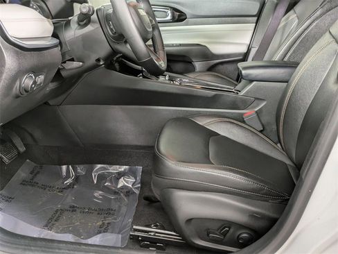 Certified 2024 Jeep Compass Limited image 10