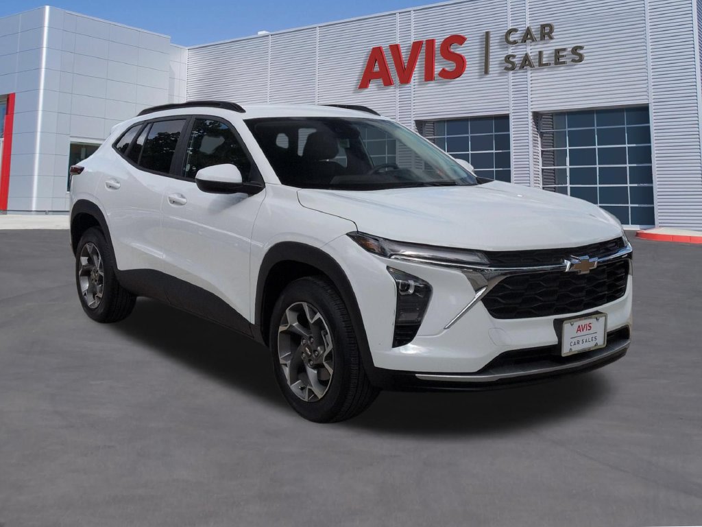 Used 2026 Chevrolet Trax LT FWD image 3
