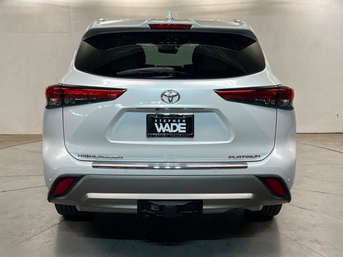 Used 2023 Toyota Highlander Platinum FWD image 5