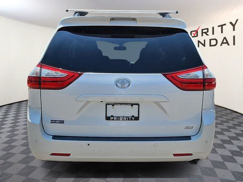Used 2016 Toyota Sienna XLE w/ XLE Navigation Package FWD image 5