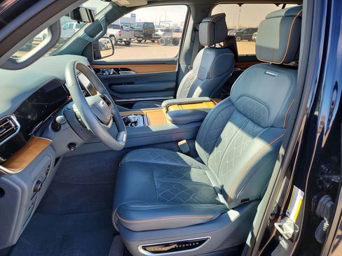 Used 2024 Jeep Grand Wagoneer Series III w/ Rear Seat Video Group 1 AWD/4WD image 20