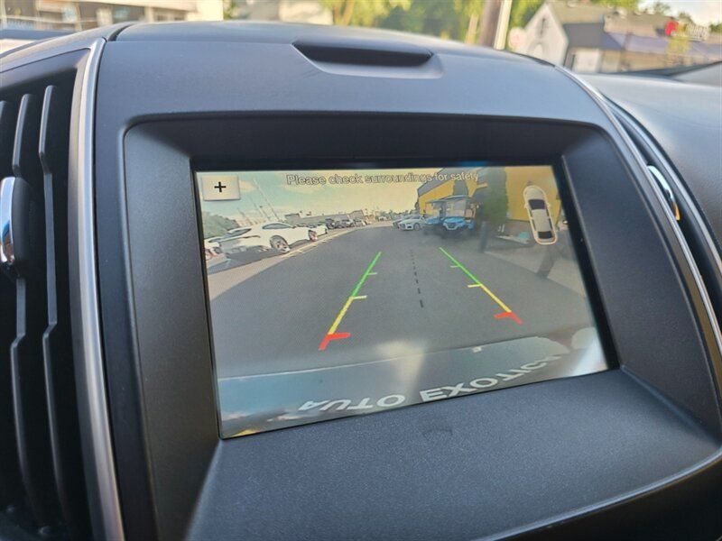Used 2018 Ford Edge SEL w/ Equipment Group 201A AWD/4WD image 9