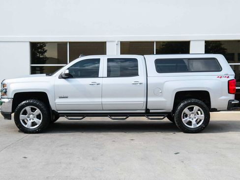 Used 2018 Chevrolet Silverado 1500 LT w/ Texas Edition AWD/4WD image 19