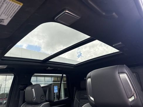 Used 2025 Cadillac Escalade Sport Platinum w/ LPO, Floor Liner Package AWD/4WD image 21