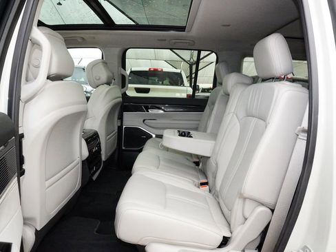 Used 2022 Jeep Wagoneer Series I w/ Premium Group I AWD/4WD image 30